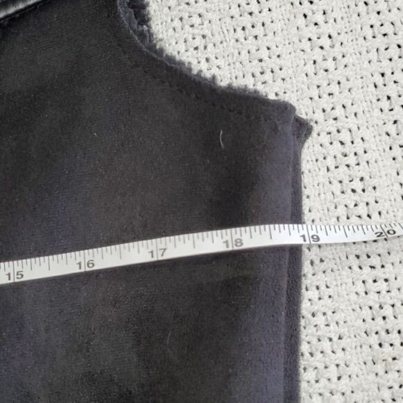 Vince Camuto Sz. M Black Faux Suede Sherpa Lined Zippered Vest with Pockets - Picture 7 of 10